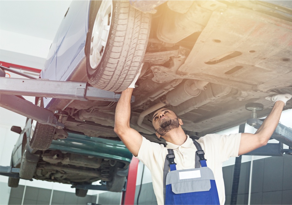 what does an automotive service technician do